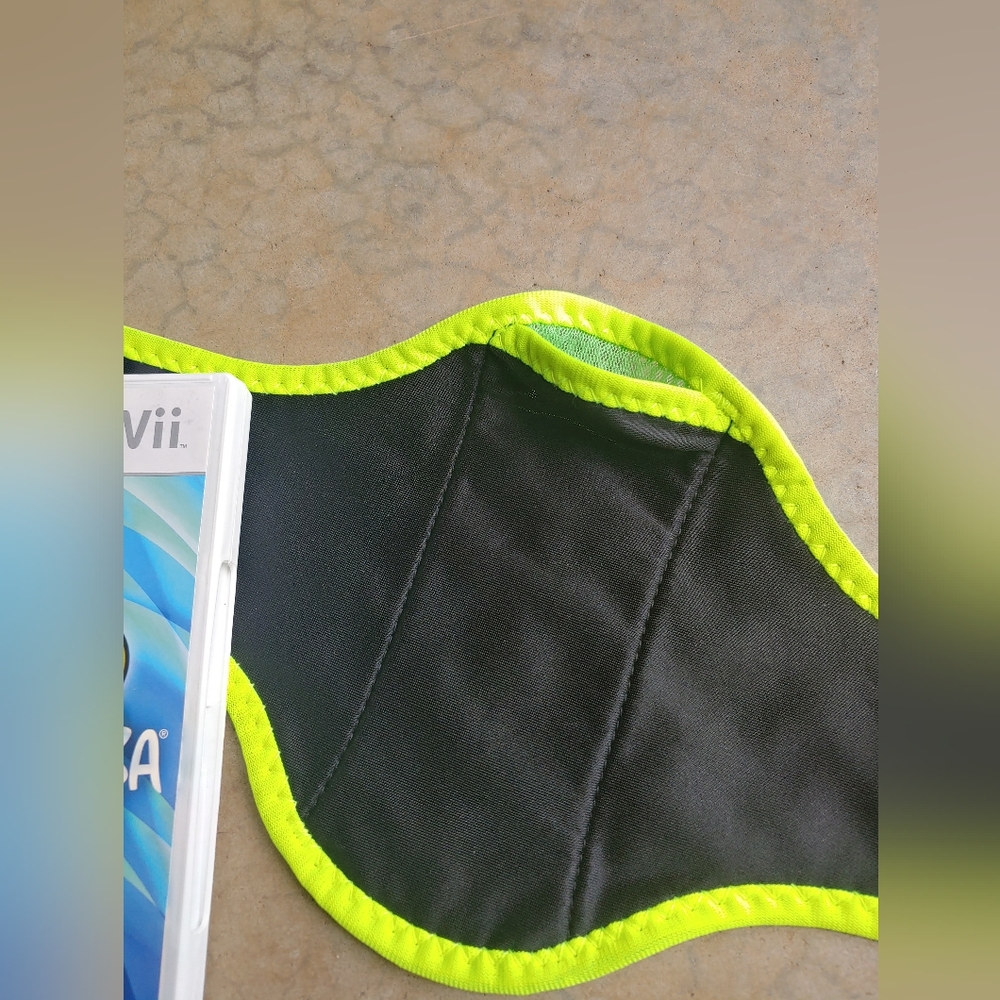 Zumba Fitness 2 2011 Nintendo Wii Game With Wii Workout Belt - Picture 13 of 16